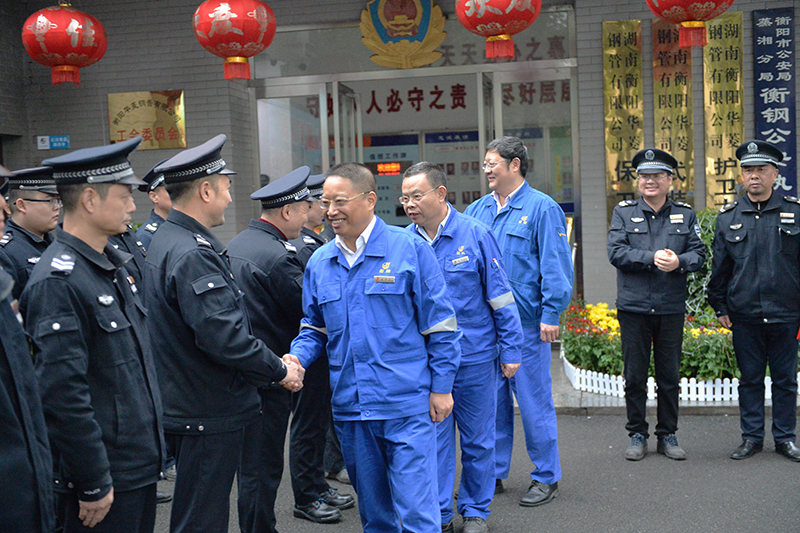 慰問(wèn)凱迪、保安陽(yáng)冬華 (3).JPG