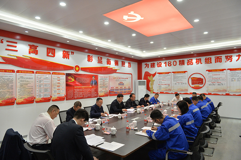 姚來(lái)英參加指導華菱衡鋼180分廠(chǎng)生產(chǎn)黨支部組織生活會(huì )